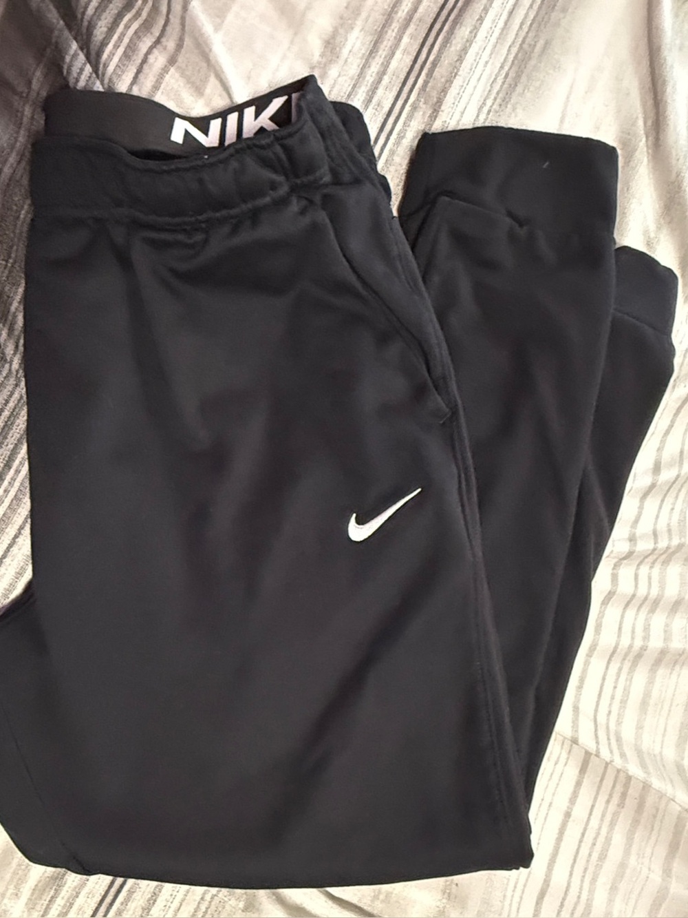 Nike Men’s XL Black Therma-Fit Joggers